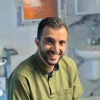 اخصائي تركيبات وتجميل اسنان