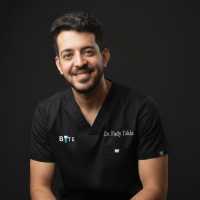 اخصائي زراعة الاسنان