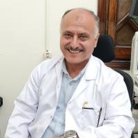 استشارى أول جراحة عامة ومناظير الجهاز الهضمى ورئيس لجنة الأورام بالتأمين الصحى