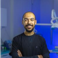 طبيب امراض الفم والاسنان وعلاج التسوس