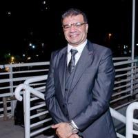 استشاري العلاج الطبيعي جامعه القاهره.