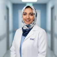 أخصائي الأمراض الجلدية والتجميل