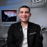 اخصائي طب وجراحة الفم والاسنان