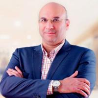 استشاري أول الجراحة العامة وجراحات المناظير وجراحات الأورام