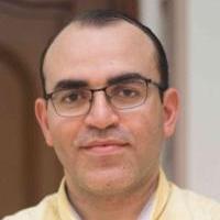 استشاري جراحة العظام والعمود الفقري