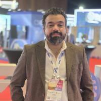 استشاري جراحات العيون والشبكيه