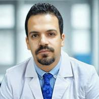 استشاري جراحة المخ والأعصاب والعمود الفقري