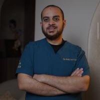 طبيب جراحة الفم وتقويم الأسنان