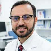 دكتور أحمد طارق سيد مدرس واستشاري جراحة القلب والصدر كلية الطب -جامعة عين شمس في مصر الجديدة