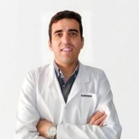 اخصائي طب الفم والاسنان
