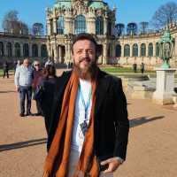 استشاري جراحه العظام والمسور والمفاصل وعظام الاطفال والطب الرياضي