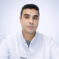 اخصائي جراحة الفم و زراعة الأسنان 
ماجستير جراحة الفم و الوجه و الفكين