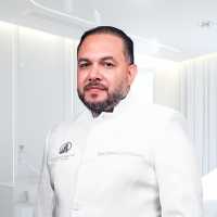 استشاري جراحة التجميل وتنسيق القوام 
•دكتوراه و ماجستير جراحة التجميل وتنسيق القوام – جامعة عين شمس