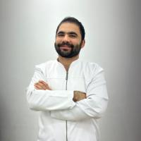 اخصائي طب وجراحة الفم والاسنان