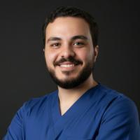 أخصائى العلاج طبيعي والتأهيل وإصابات الملاعب