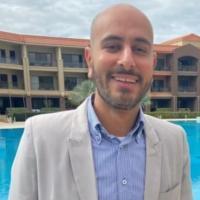 استشاري امراض الكبد والجهاز الهضمي والمناظير