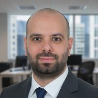 استشاري طب الحالات الحرجة والقلب