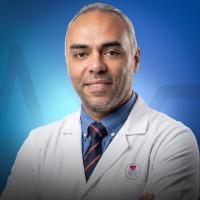 استشاري علاج الأورام والطب النووي، عضو الجمعية الأوروبية للأورام الطبية (ESMO).ويمتلك خبرة واسعة في تشخيص وعلاج السرطانات والرعاية الطبية الشاملة للأورام