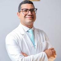 استشاري و استاذ جراحة العظام و المفاصل و العمود الفقري و تشوهات عظام الأطفال