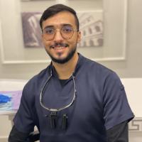 اخصائي تجميل وجراحة الفم والأسنان