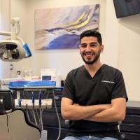 اخصائي تركيبات وتجميل الاسنان
