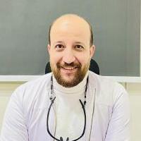 بكالوريوس طب وجراحة الفم والأسنان وزمالة التقويم