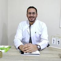 اخصائي طب و جراحة الفم و تجميل الأسنان جامعة الإسكندرية