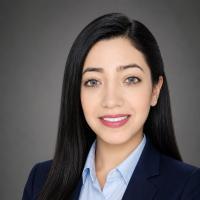 اخصائي الجلدية والتجميل جامعة القاهرة .