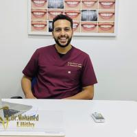 اخصائي طب الفم وجراحة الأسنان