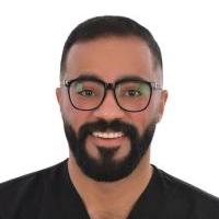 اخصائي طب وجراحة الفم والاسنان