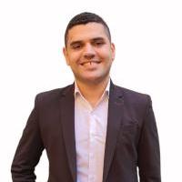 استشاري و مدرس الجراحه العامه و جراحات الاورام و المناظير كليه الطب جامعه عين شمس