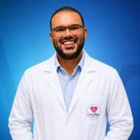 أخصائي جراحة الأوعية الدموية والجراحة العامة