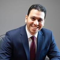 استشاري جراحة العظام والمفاصل وجراحات العمود الفقري / جامعة عين شمس