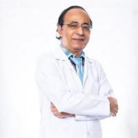 استشاري الباطنة والجهاز الهضمي والغدد بجامعة القاهرة