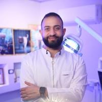 اخصائي طب و جراحة الفم و الاسنان