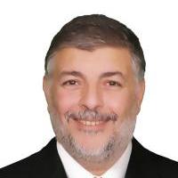 استاذ جراحة الاوعية الدموية كلية الطب جامعة الازهر