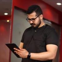 أخصائي تركيبات وزراعة الأسنان