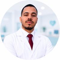 طبيب الجراحة العامة، كلية طب القصر العيني..خبره في جراحات المرارة، الفتق، الزائدة الدودية، وأمراض الشرج والمستقيم.
يهتم بتقديم رعاية طبية دقيقة وفق أحدث الإرشادات الطبية، مع الحرص على راحة المريض والمتابعة الجيدة قبل وبعد الجراحة.