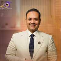 استشاري طب وجراحة العيون