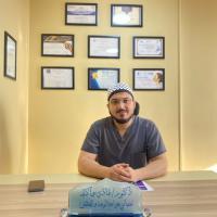 اخصائي جراحة الوجه والفكين والجمجمه متخصص في زراعة الأسنان وجراحات الفم المتقدمة باستخدام أحدث التقنيات.