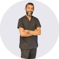 اخصائي امراض النساء والتوليد