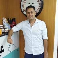 استشاري الأمراض الروماتيزمية و المناعة الإكلينيكية و الطب الطبيعي بجامعة القاهرة.