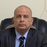 طبيب بشري واستشاري أول في جراحة المخ والأعصاب