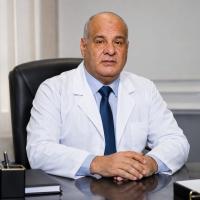 استشاري امراض الباطنه العامه والجهاز الهضمي والأطفال