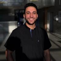 اخصائي طب وجراحة الفم والاسنان