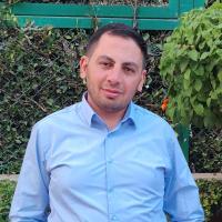أخصائي جراحة العظام والعمود الفقري