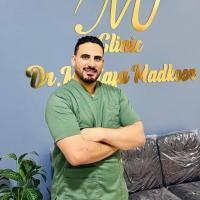 أخصائي طب وجراحة الفم والاسنان