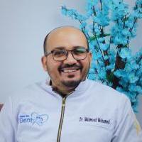 اخصائي طب وجراحة الفم والأسنان