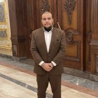 اخصائي جراحة الفم و تجميل الاسنان