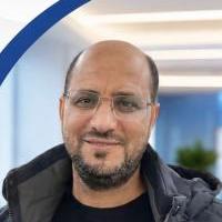 أخصائي أمراض النساء والولادة